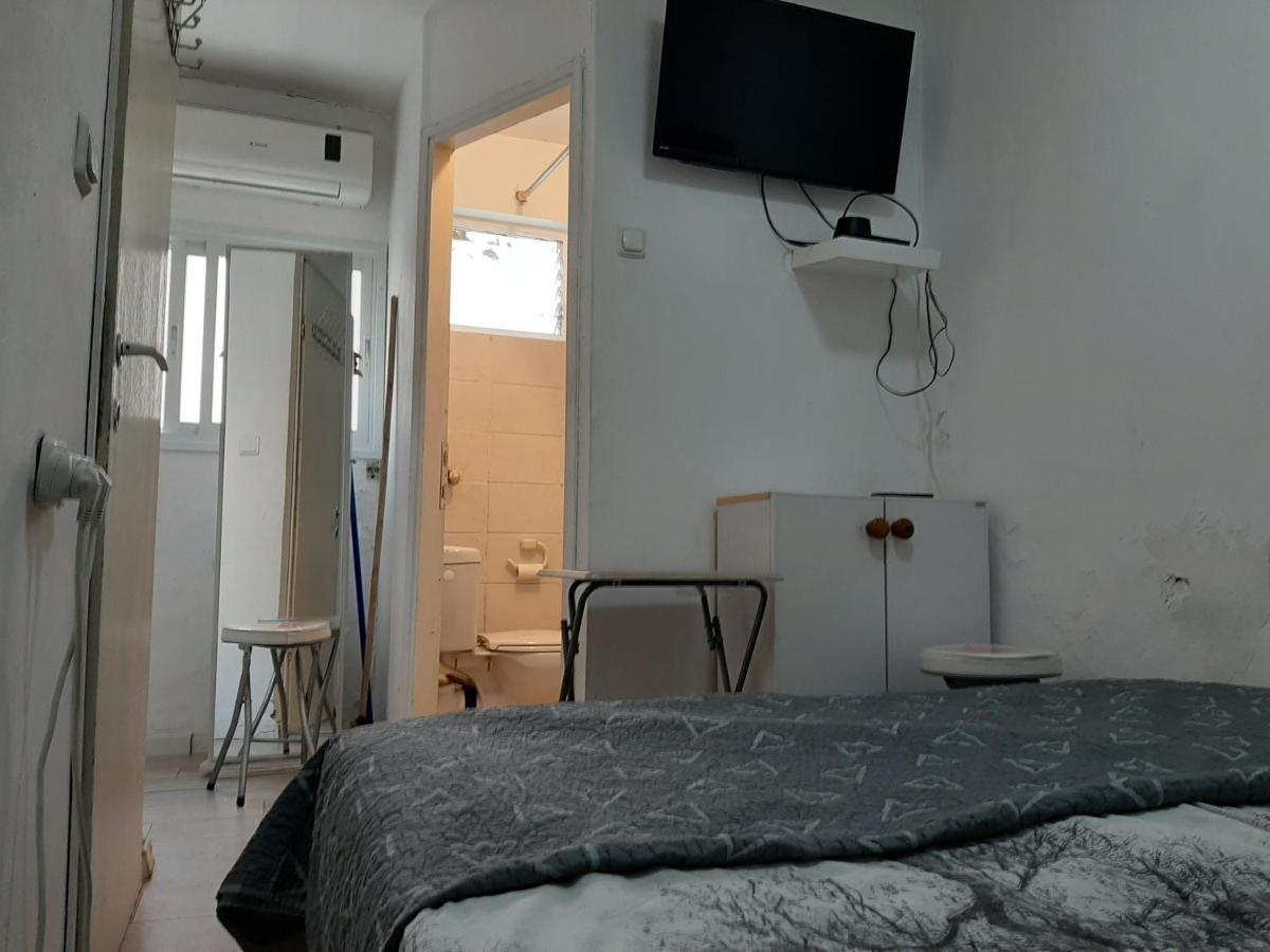 Apartment Carmel Market Budget